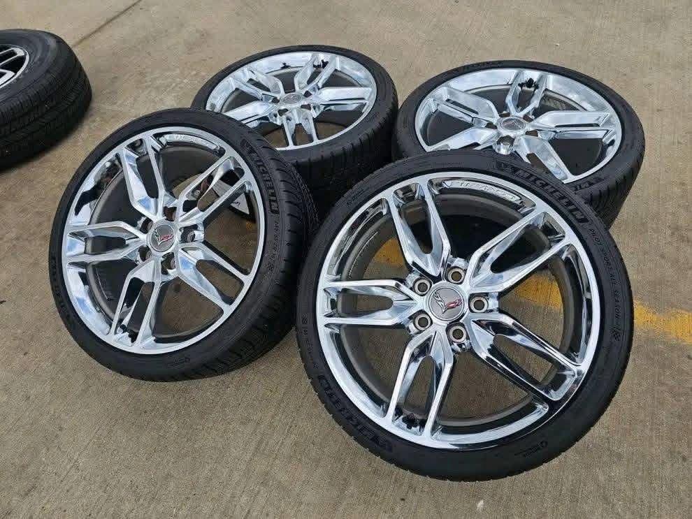 Corvette C7 OEM chrome wheels and tires