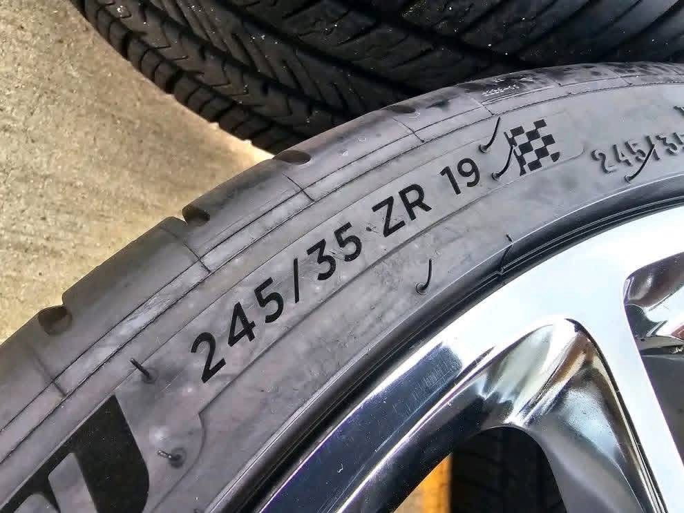 Corvette C7 OEM chrome wheels and tires - Image 8