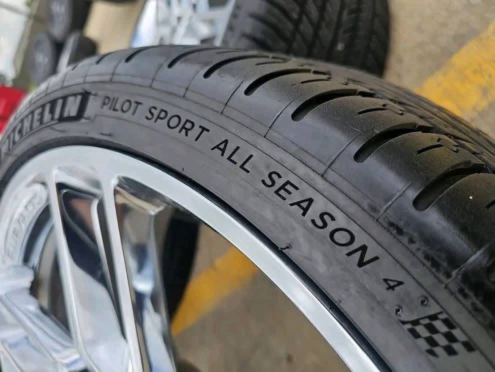 Corvette C7 OEM chrome wheels and tires - Image 9